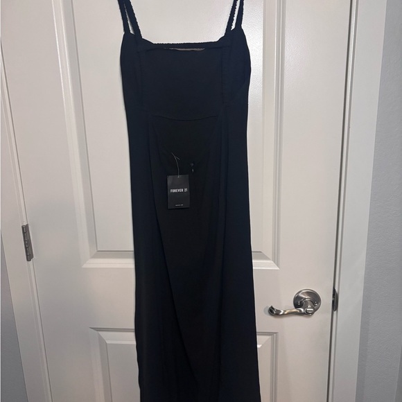 Elegant Black Women's Dress - Picture 3 of 5